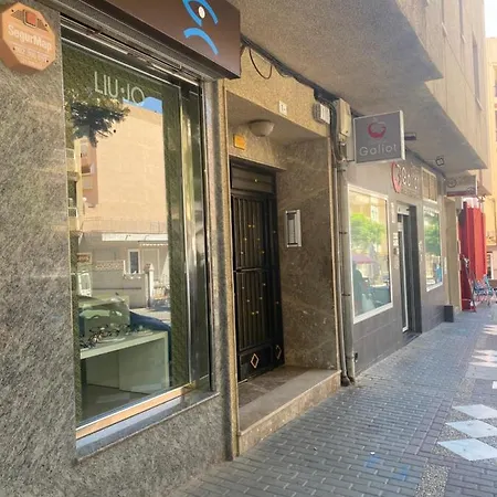 公寓 Andalucia - Sea View, Beach, Marina, Lift & Free Parking