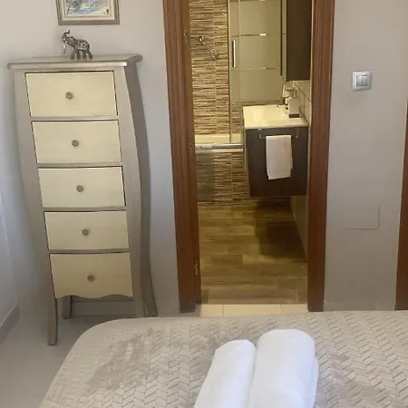 Andalucia - Sea View, Beach, Marina, Lift & Free Parking *